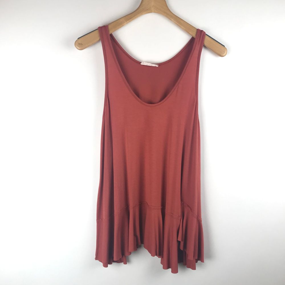 Umgee sleeveless raw ruffle hem stretch blouse SM